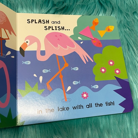 Flamingos 🦩 Peep & Find Book - Picture 2 of 6